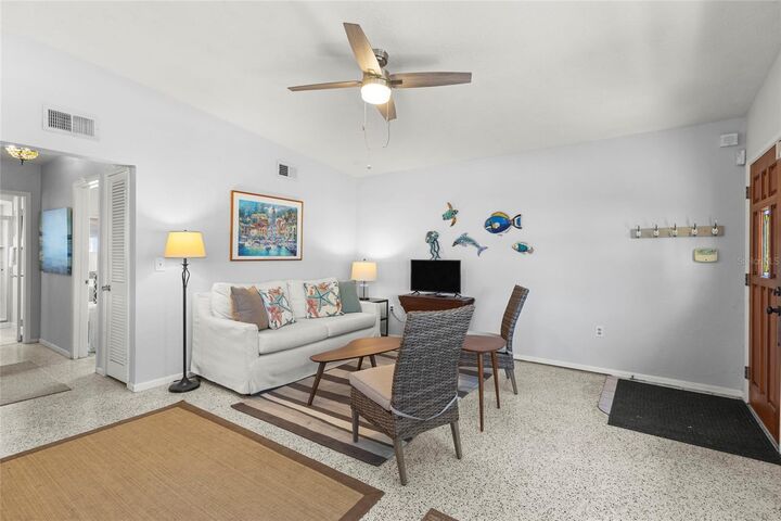 Property Photo: 1627 Dunmore Way FL 34231