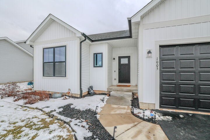 Property Photo: 1005 Joel Lane IL 60135