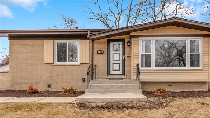 Property Photo: 406 N Park Drive IL 60425