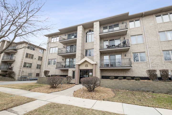Property Photo:  10404 S Keating Avenue 2B  IL 60453 