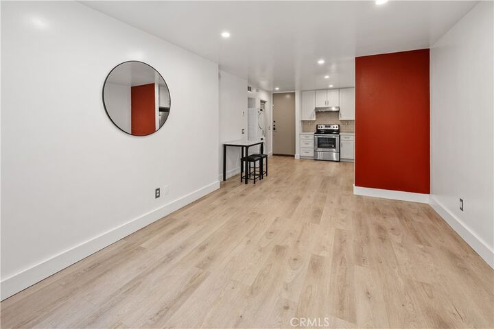 Property Photo:  532 N Rossmore Avenue 107  CA 90004 