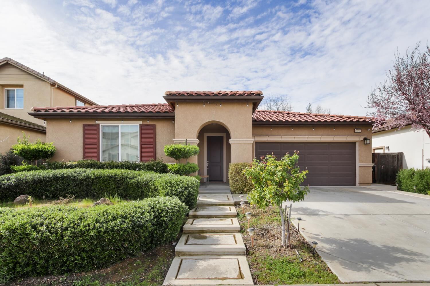 Property Photo: 10092 Avocado Way CA 95757