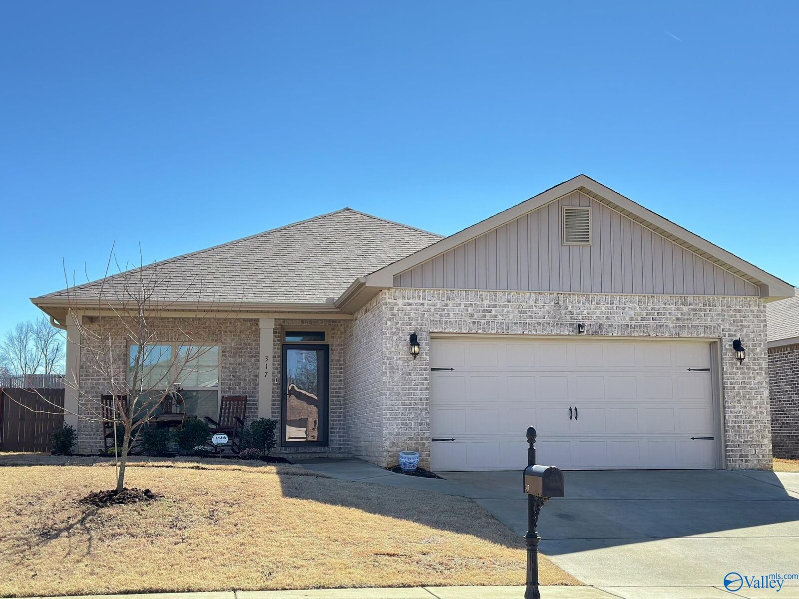 Property Photo: 317 Ivyleaf Drive NW AL 35757