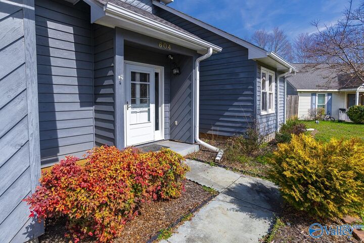 Property Photo: 604 Westbrook Drive SW AL 35603