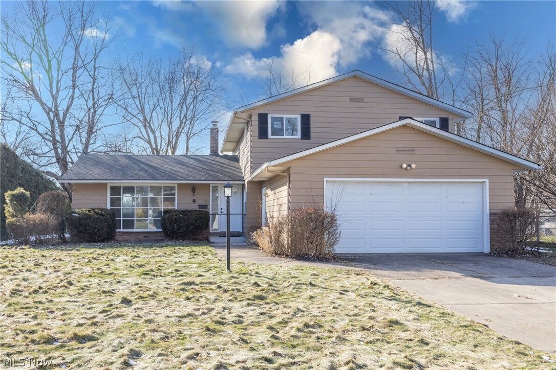 Property Photo: 522 Catlin Drive OH 44143