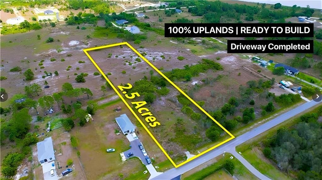 Property Photo:  4267 70th Ave NE  FL 34120 