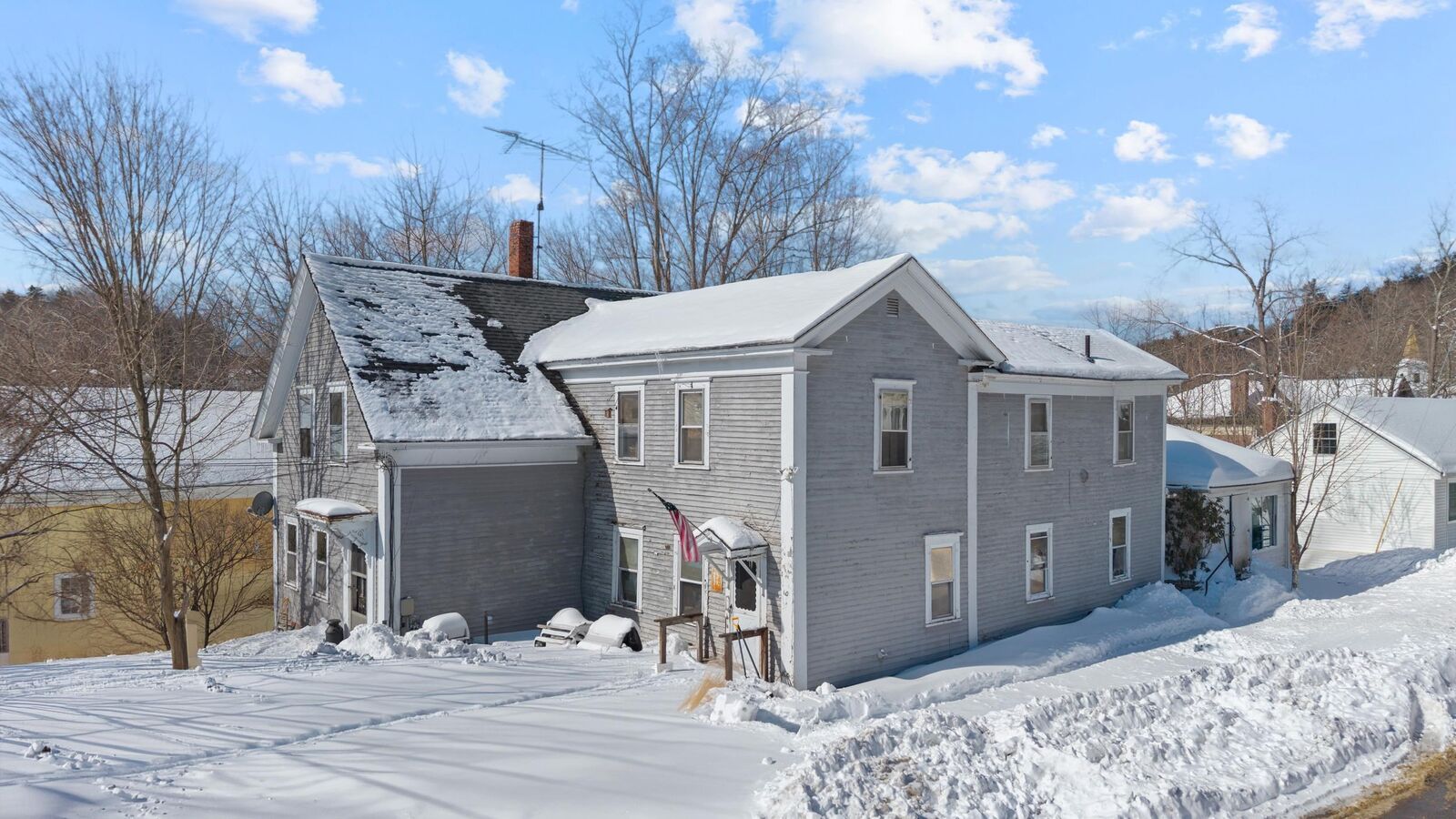 Property Photo:  10 Whiting Hill Road  NH 03086 
