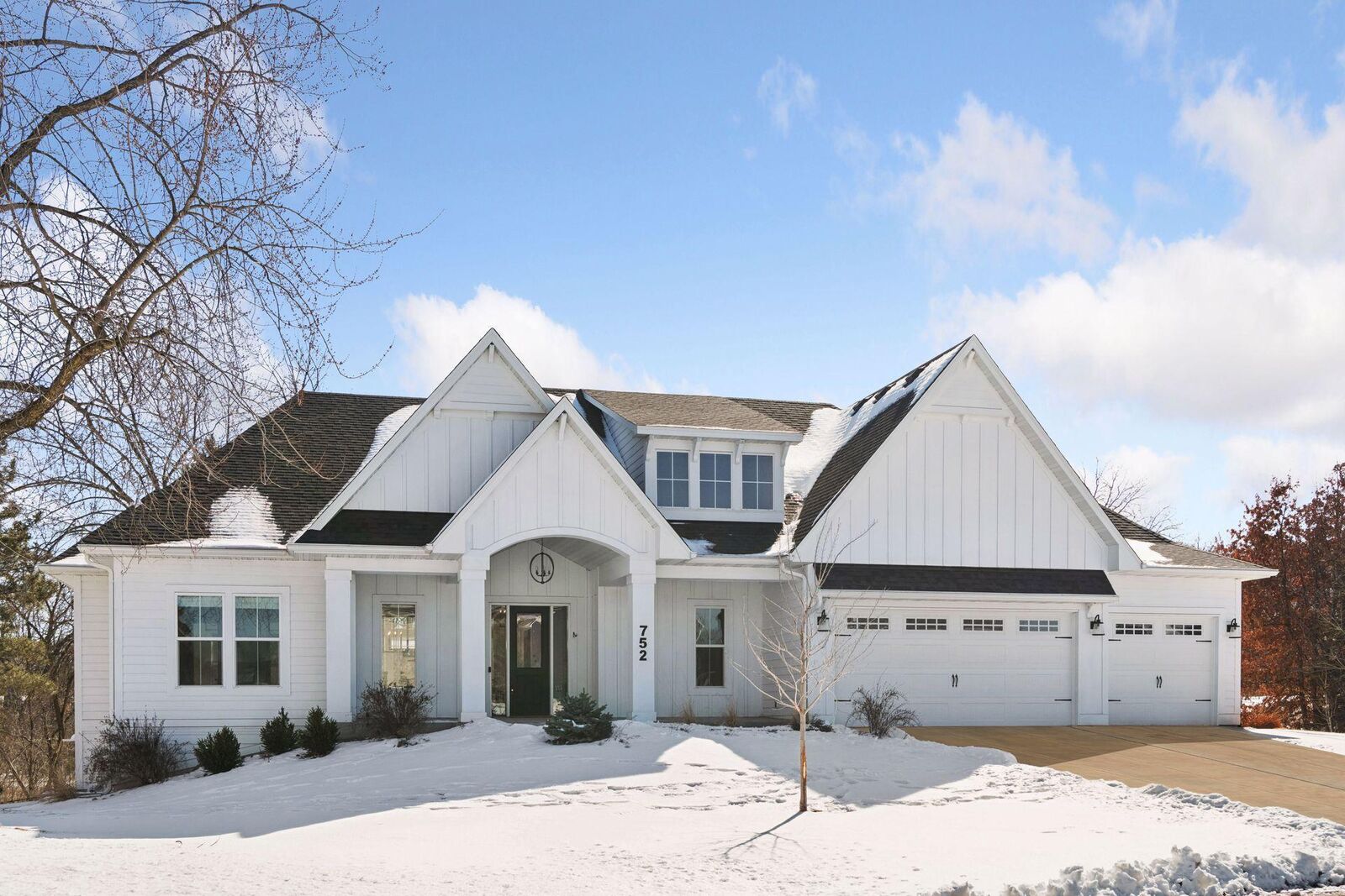 Property Photo: 752 Summerbrooke Circle MN 55123