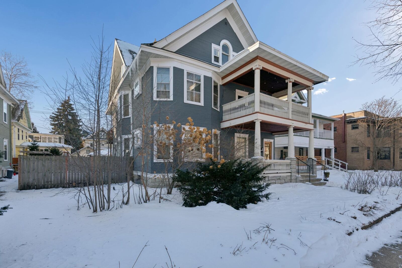 Property Photo:  2120 Emerson Avenue S  MN 55405 