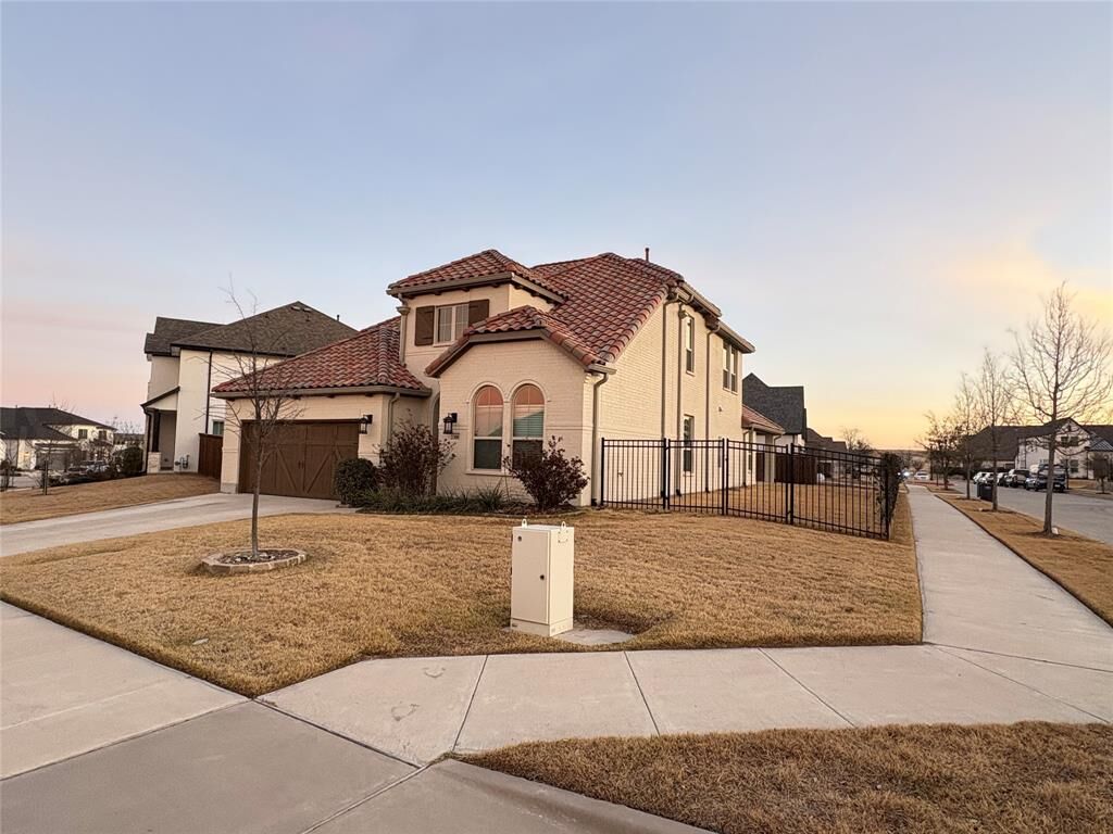 Property Photo:  2300 Offerande Drive  TX 76008 