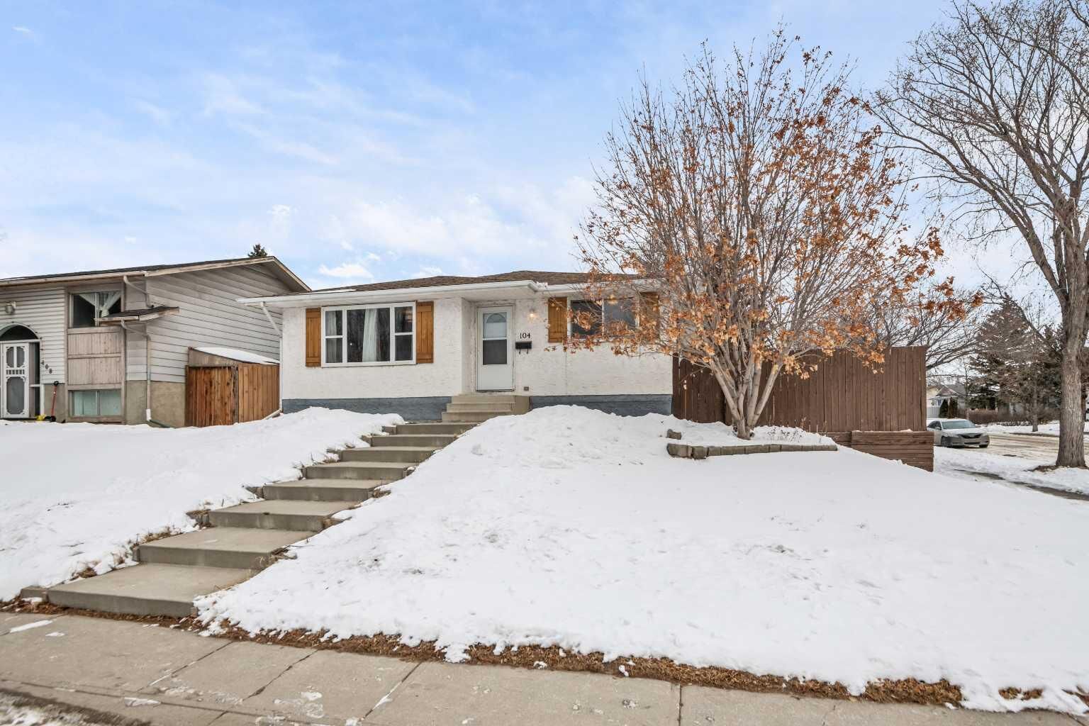 Property Photo: 104 Doverthorn Close SE AB T2B 2G6