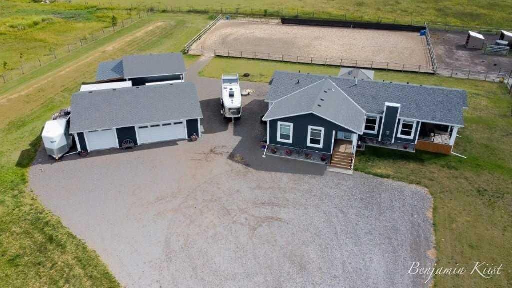 Property Photo:  80089 264 Avenue E  AB T0L 0X0 