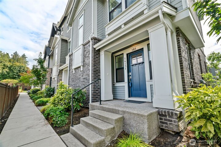 Property Photo:  14131  266th Avenue NE 101  WA 98019 