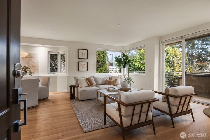 Property Photo:  316  5th Avenue 102  WA 98033 