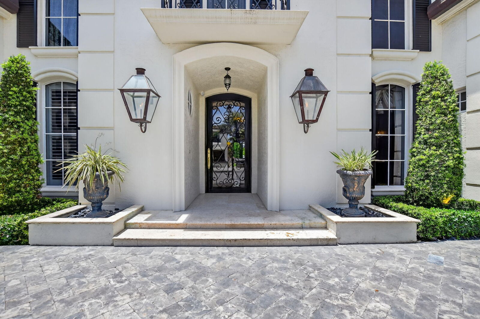 Property Photo:  377 E Coconut Palm Road  FL 33432 