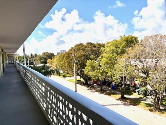 Property Photo:  1425 Arthur St 403A  FL 33020 