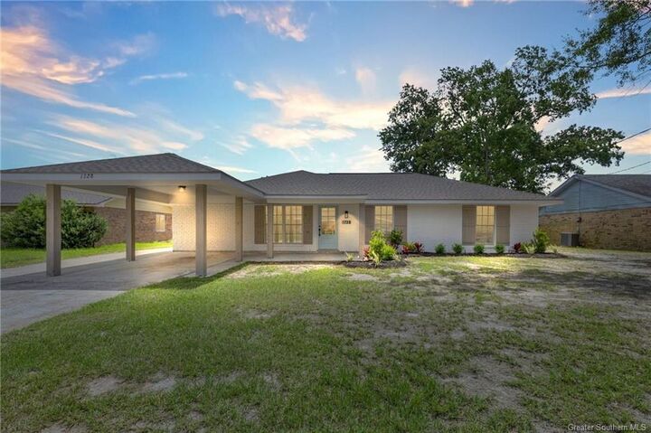 Property Photo: 1728 Myrtle Street LA 70669