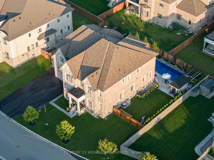 Property Photo:  43 Sir Henry Court  ON L7B 0P5 