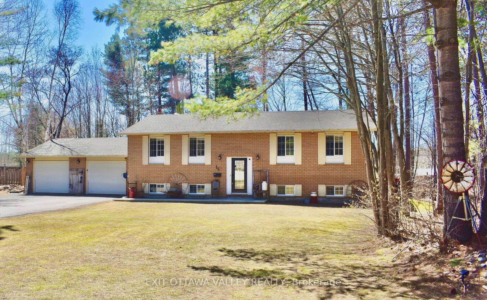 Property Photo: 16 Heritage Drive ON K8H 3J3