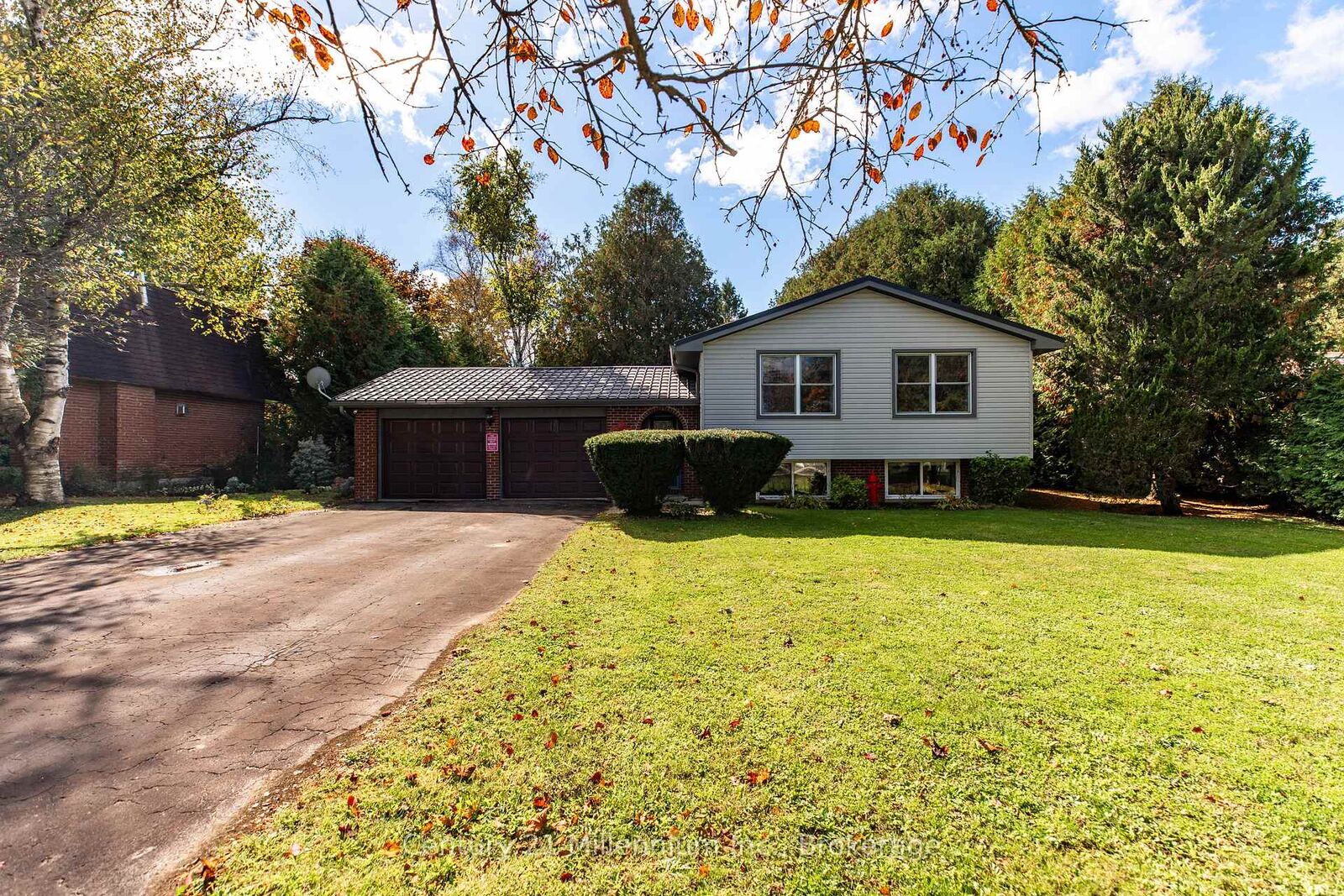 Property Photo:  104 Glenwood Place  ON N0C 1H0 