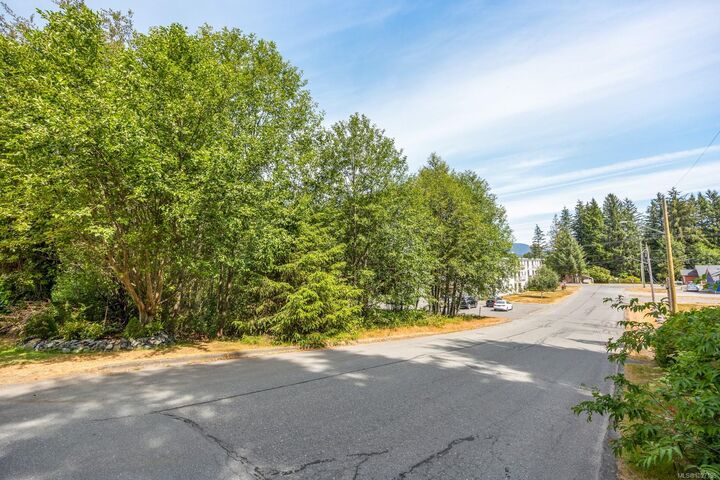 Property Photo:  581 Macmillan Dr  BC V0P 1R0 