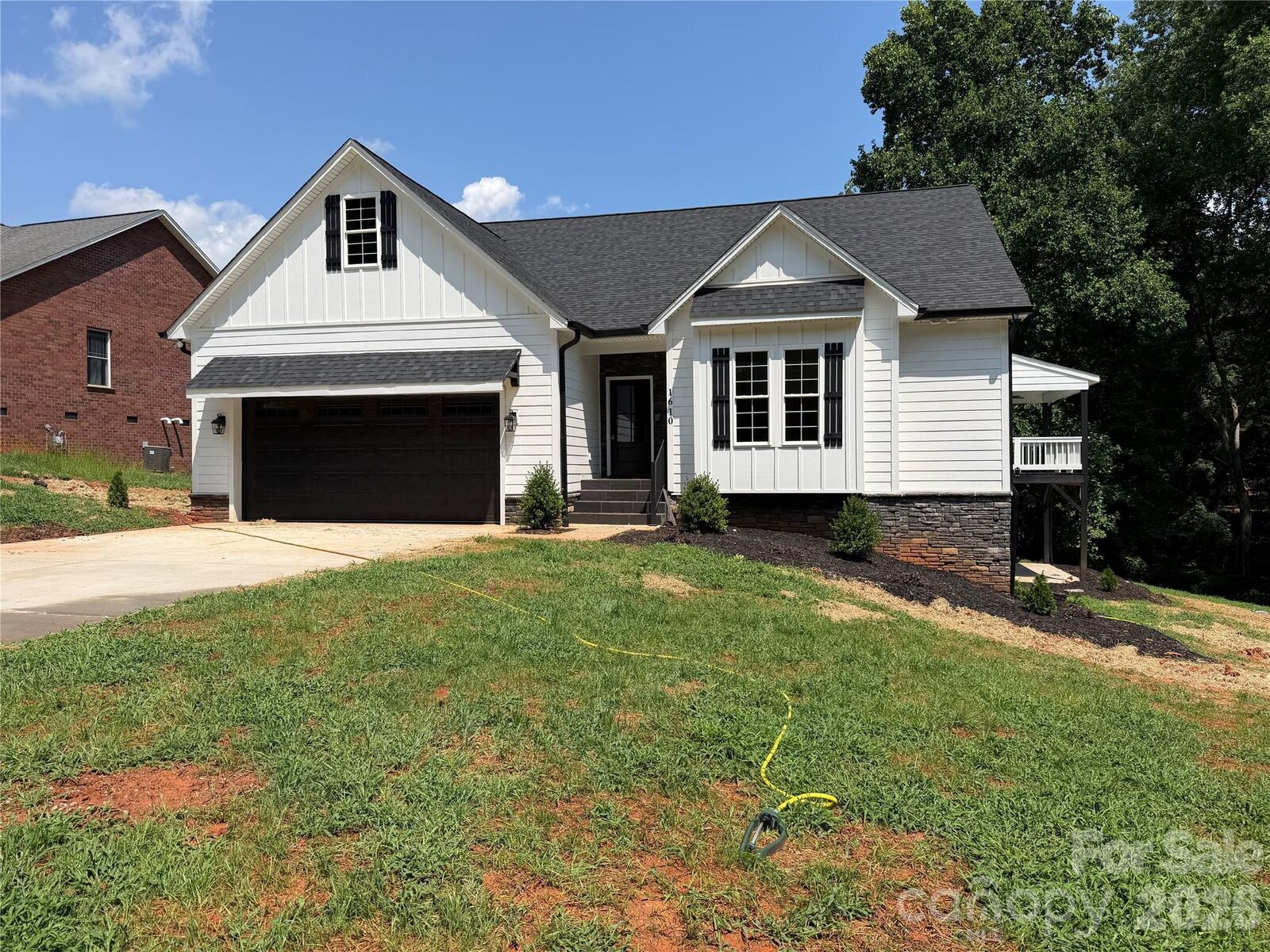 Property Photo:  1610 Summerlin Place  NC 28658 
