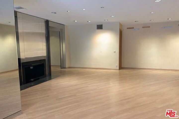 Property Photo:  917 Oxford Way  CA 90210 