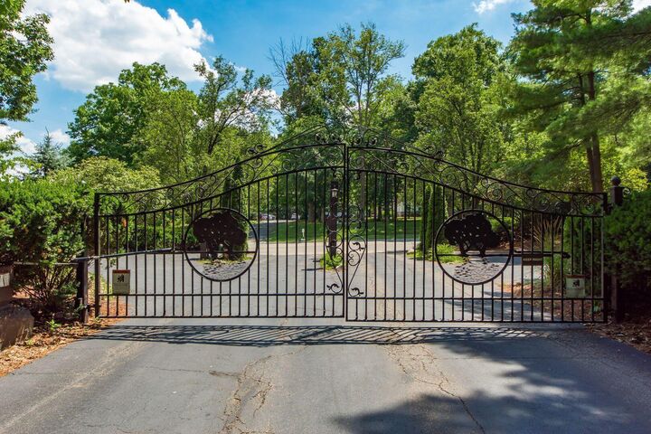 Property Photo:  392 Hickory Lane  OH 43081 