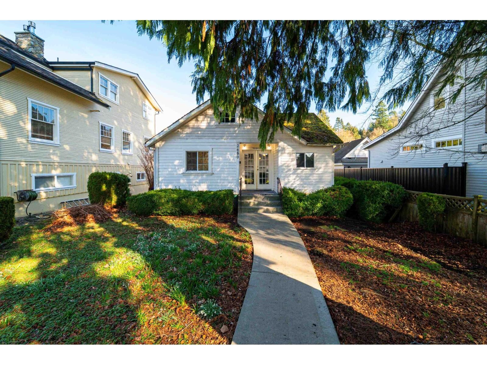 Property Photo:  2680 McBride Avenue  BC V4A 3G1 