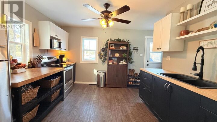 Property Photo:  24 Queen St  ON P8T 1E8 