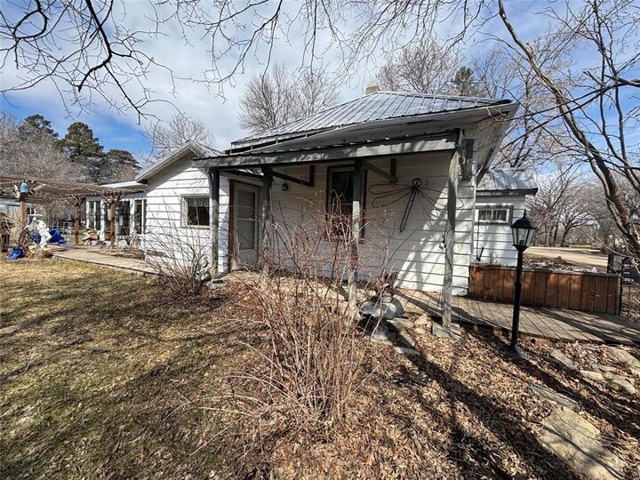Property Photo:  143 King Street North  MB R0K 1R0 