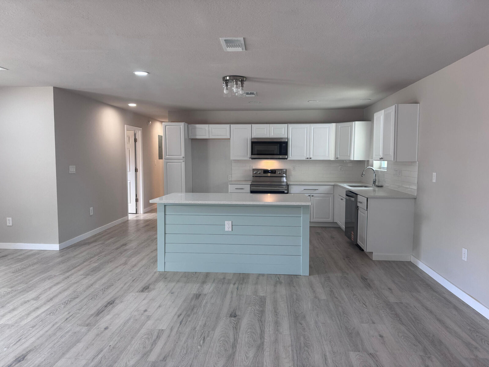 Property Photo:  119 NE Fulmar Circle  FL 32548 