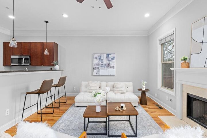 Property Photo:  1895 Sterling Oaks Circle  GA 30319 