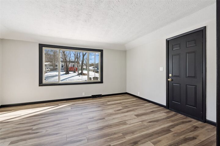 Property Photo:  1300 E 34th Street  IA 50317 