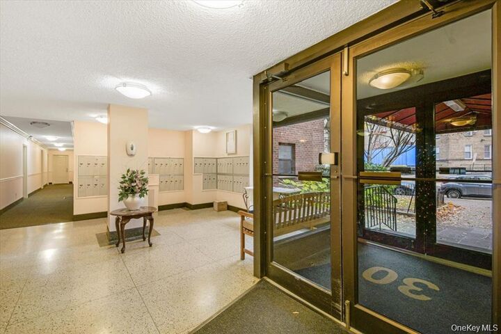 Property Photo:  30 Fleetwood Avenue 1B  NY 10552 