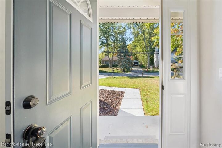 Property Photo:  365 Hartland Dr  MI 48083 5013 