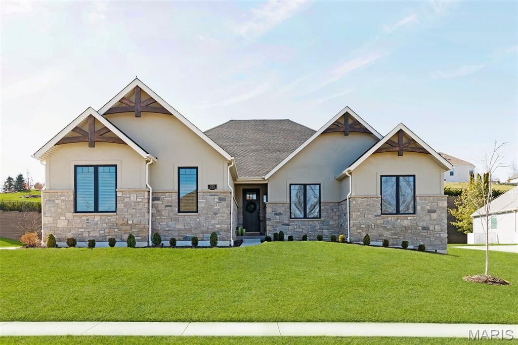 Property Photo:  213 Westleigh Court  MO 63385 