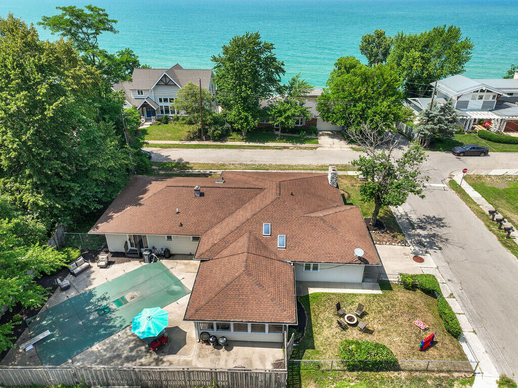 Property Photo:  1501 Shore Drive  MI 49117 