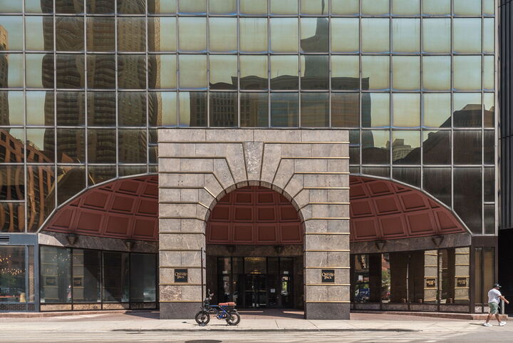 Property Photo:  10 E Ontario Street 4501  IL 60611 