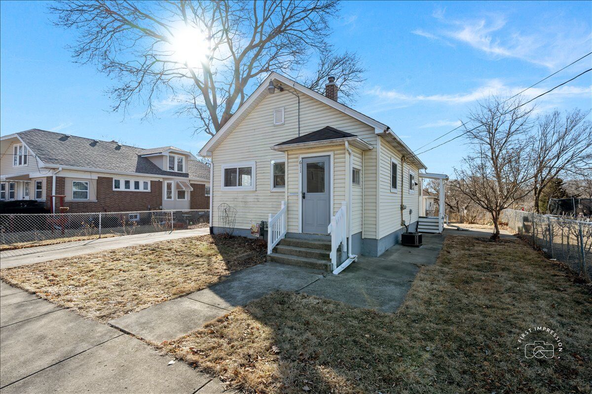 Property Photo:  611 Pierce Street  IL 60505 
