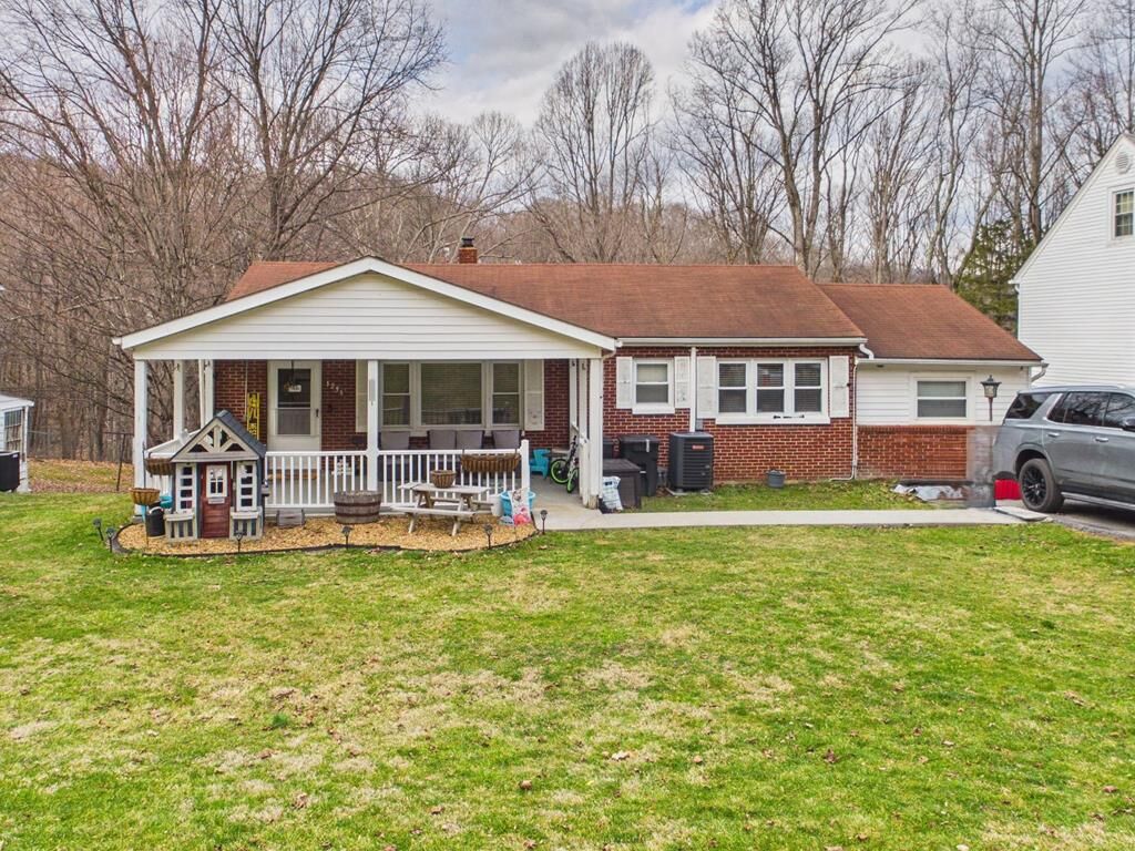 Property Photo: 1231 Sunrise Drive WV 24701
