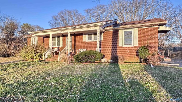 Property Photo: 604 Memorial Drive SW AL 35601