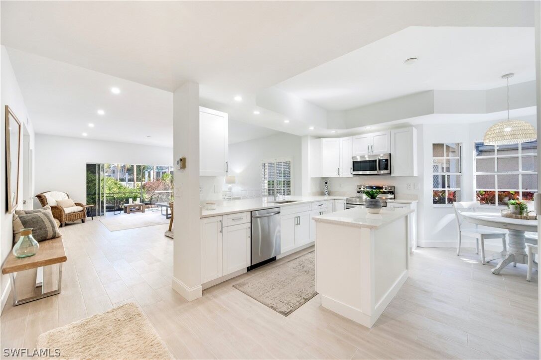 Property Photo:  2806 Aintree Lane H102  FL 34112 