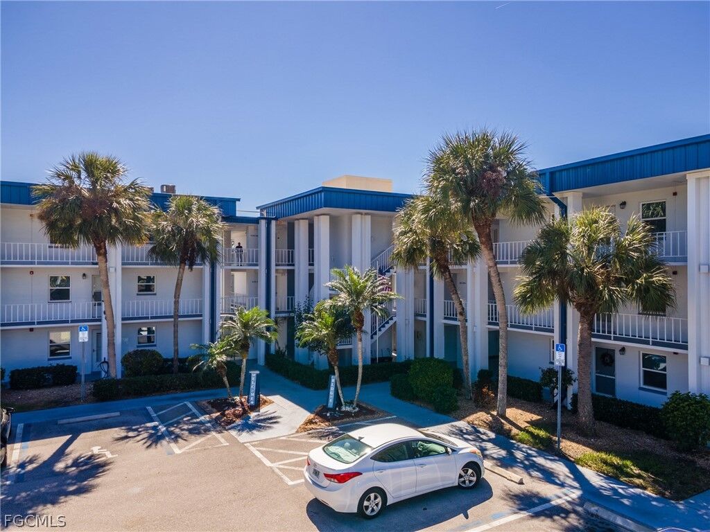 Property Photo:  1724 Pine Valley Drive 318  FL 33907 