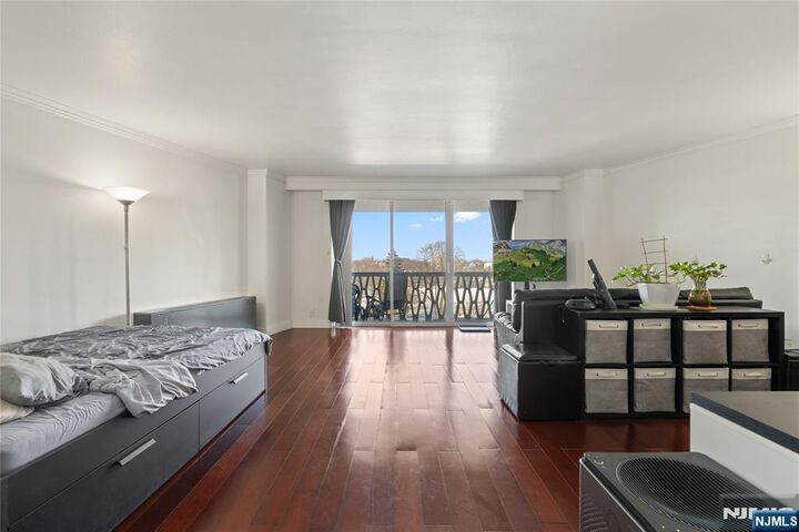 Property Photo:  2000 Linwood Avenue 6E  NJ 07024 