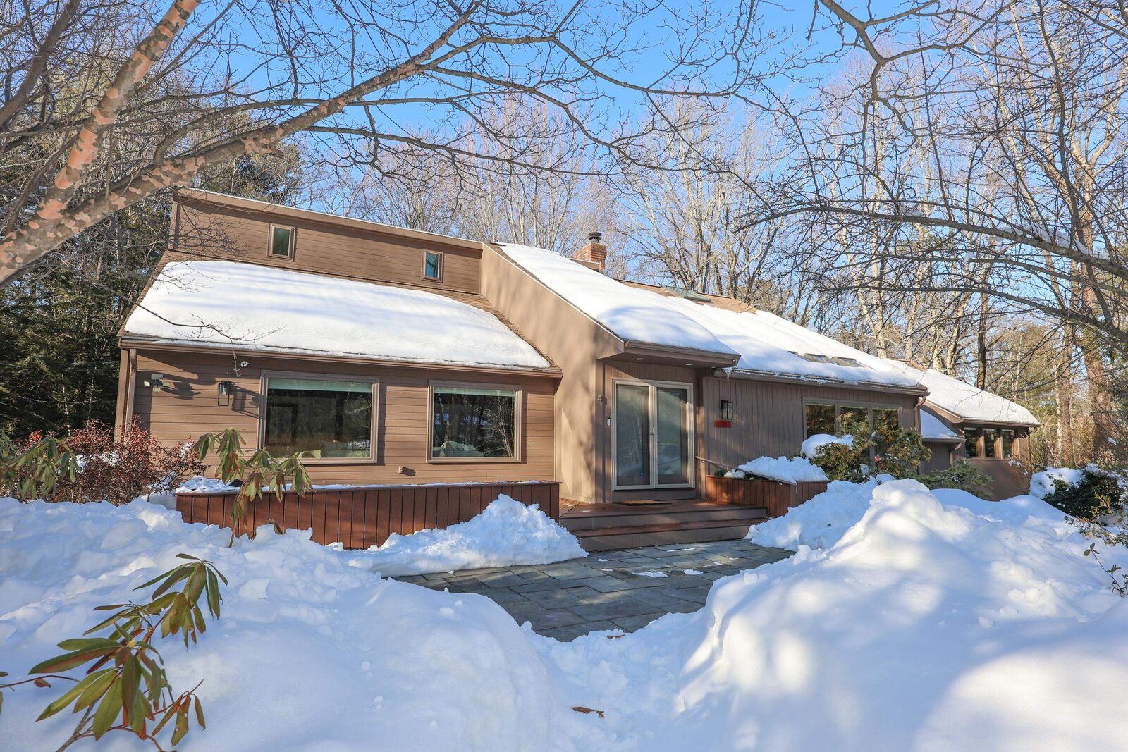 Property Photo: 4 Windsor Boulevard NH 03053