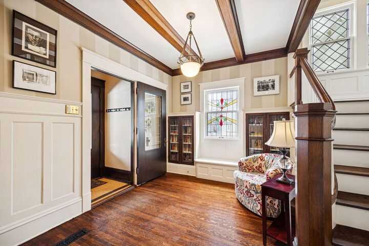 Property Photo:  2119 Oliver Avenue S  MN 55405 