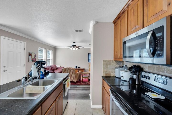 Property Photo: 106 W Adair Street TX 76009