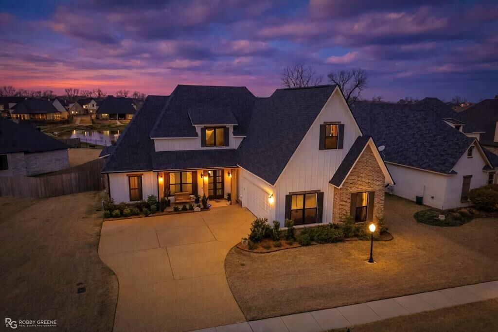 Property Photo: 214 Conti Way LA 71111