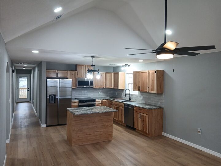 Property Photo:  902 S Springfield Street  AR 72638 